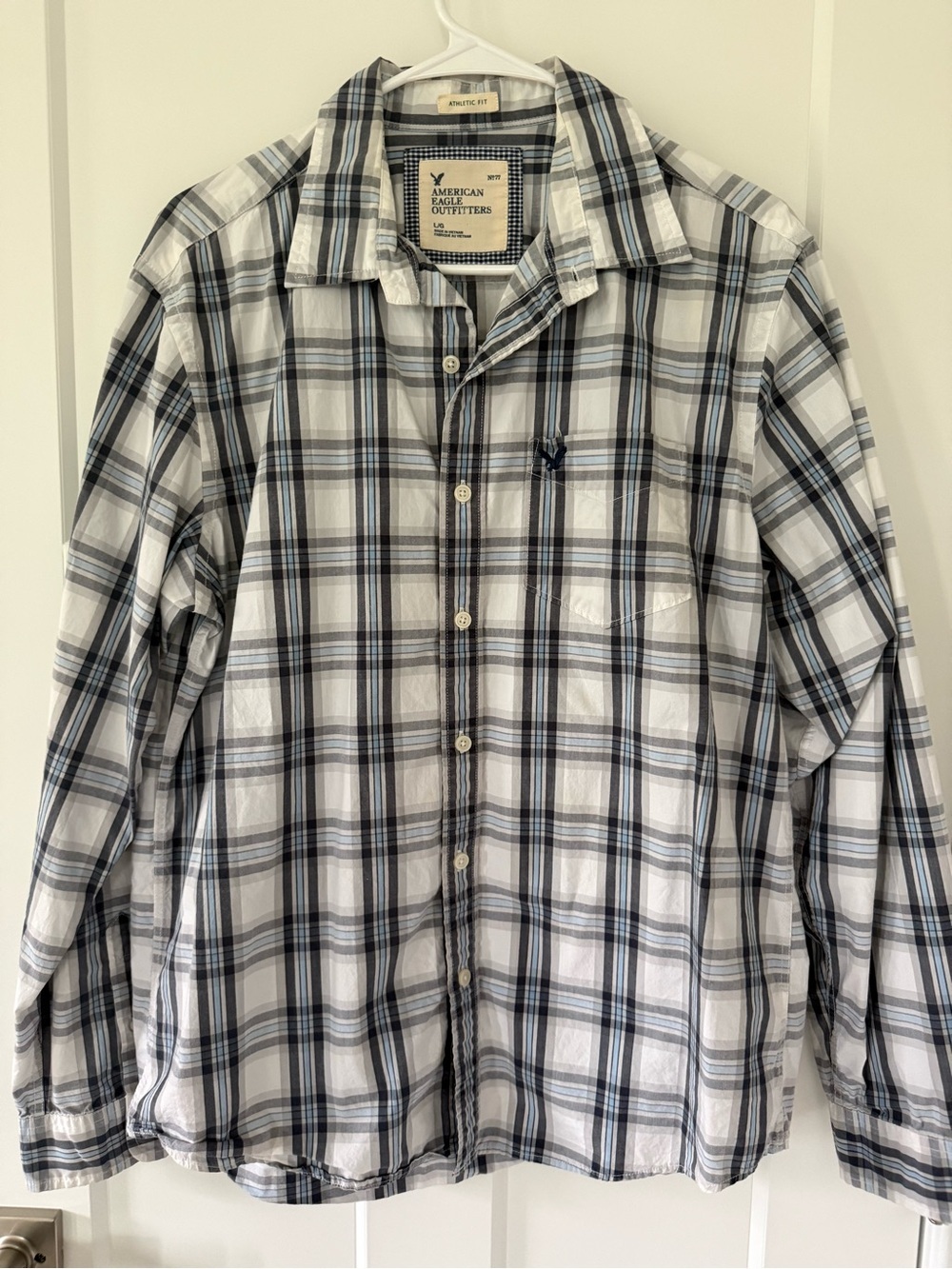 Vintage American Eagle Outfitters Men's Plaid Button-Up Shirt - White & Navy
